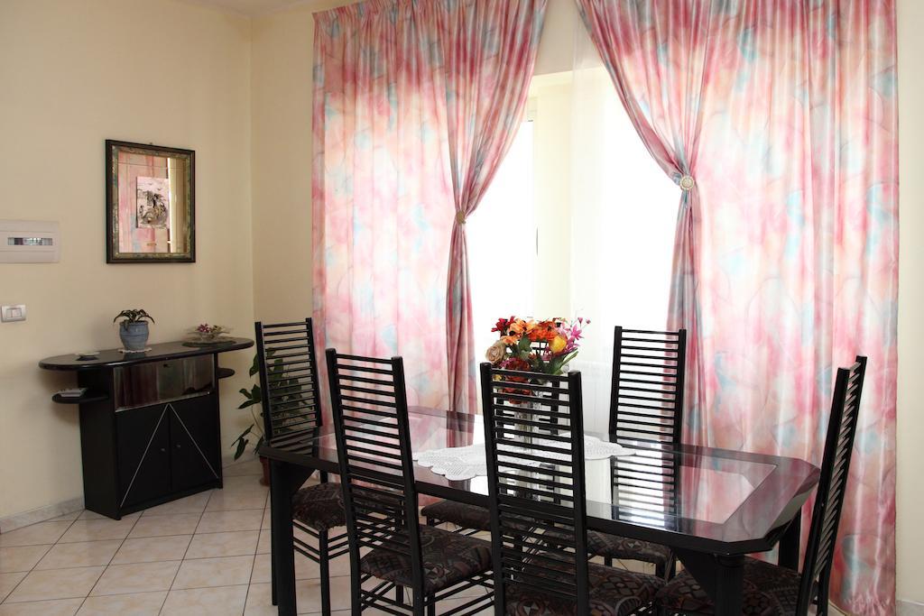 Bed And Breakfast Gigi Furci Siculo Bilik gambar