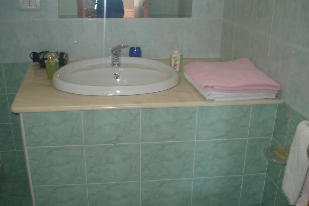 Bed And Breakfast Gigi Furci Siculo Bilik gambar